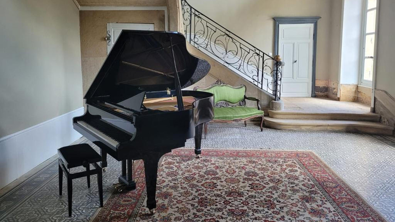 Piano in de centrale hal