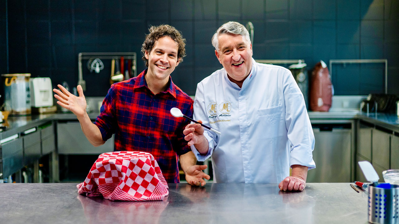 Maak zelf de heerlijke oliebollen van Robèrt van Beckhoven | AVROTROS