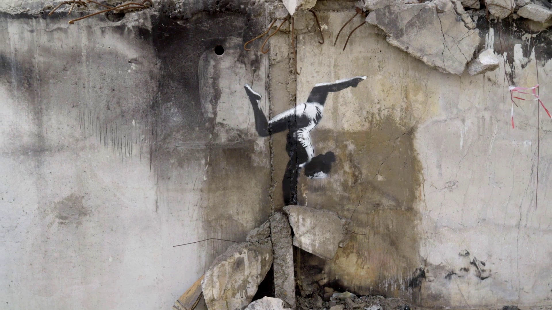 © 3D Produzioni srl - "Gymnast" by Banksy