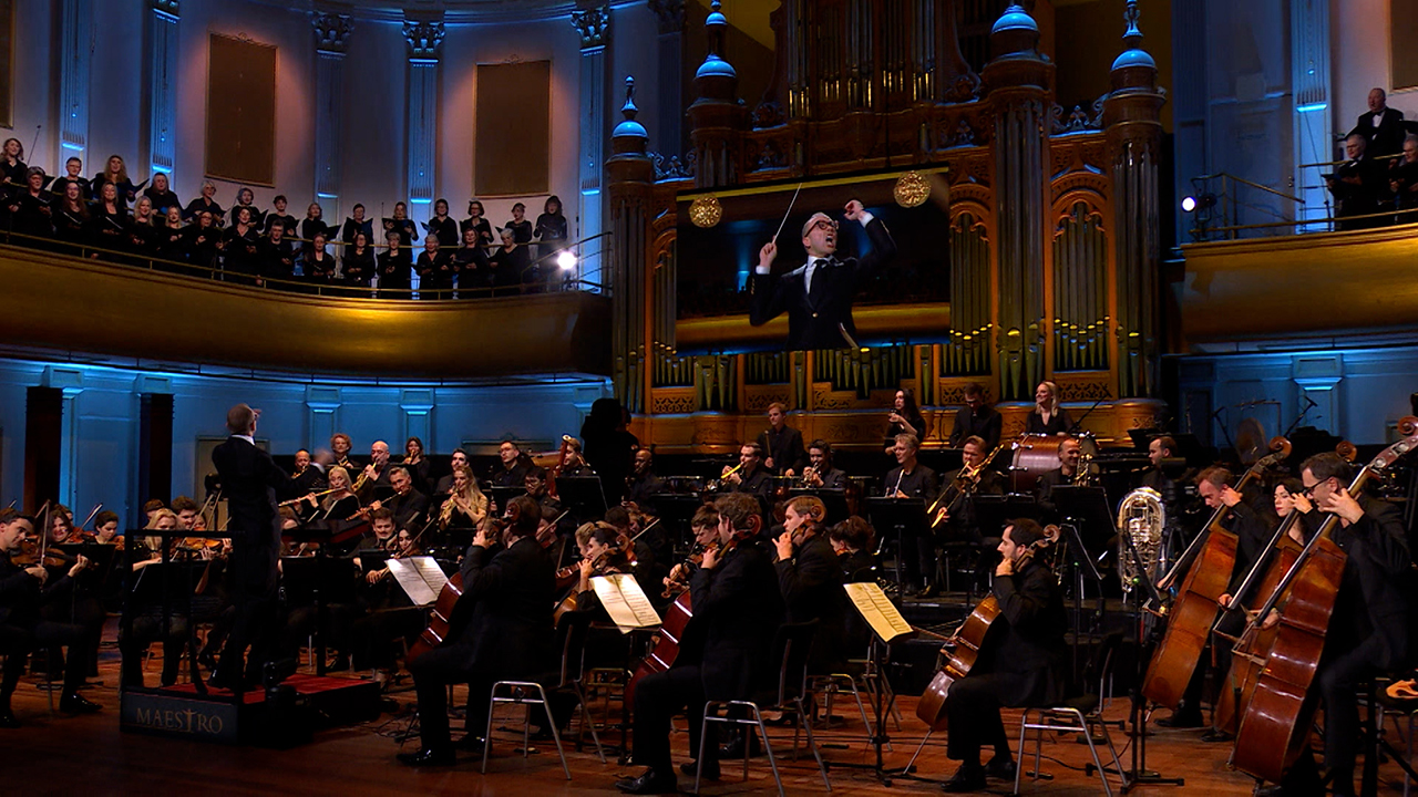 Jamai dirigeert orkest en koor