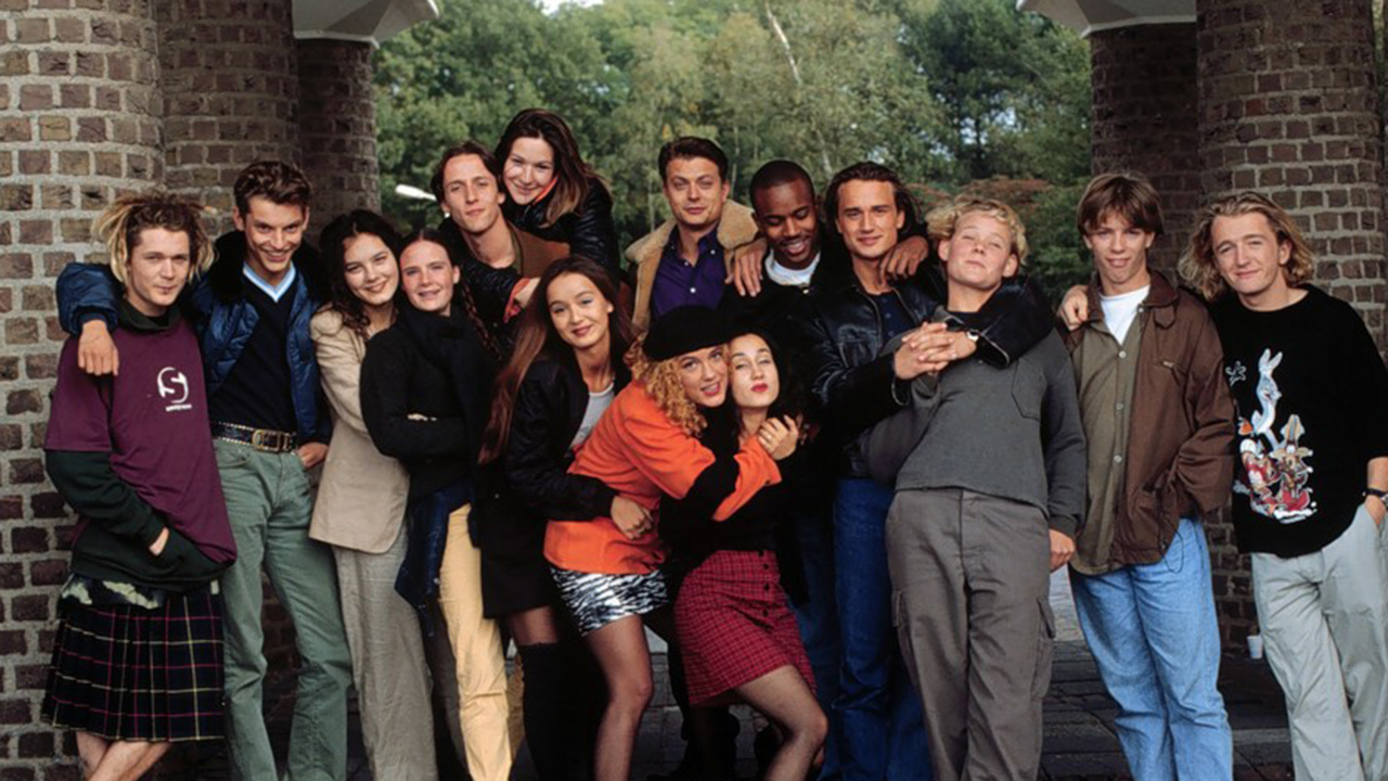 Nostalgie ten top: reboot iconische 90-jaren serie Fort Alpha te streamen op NPO Start