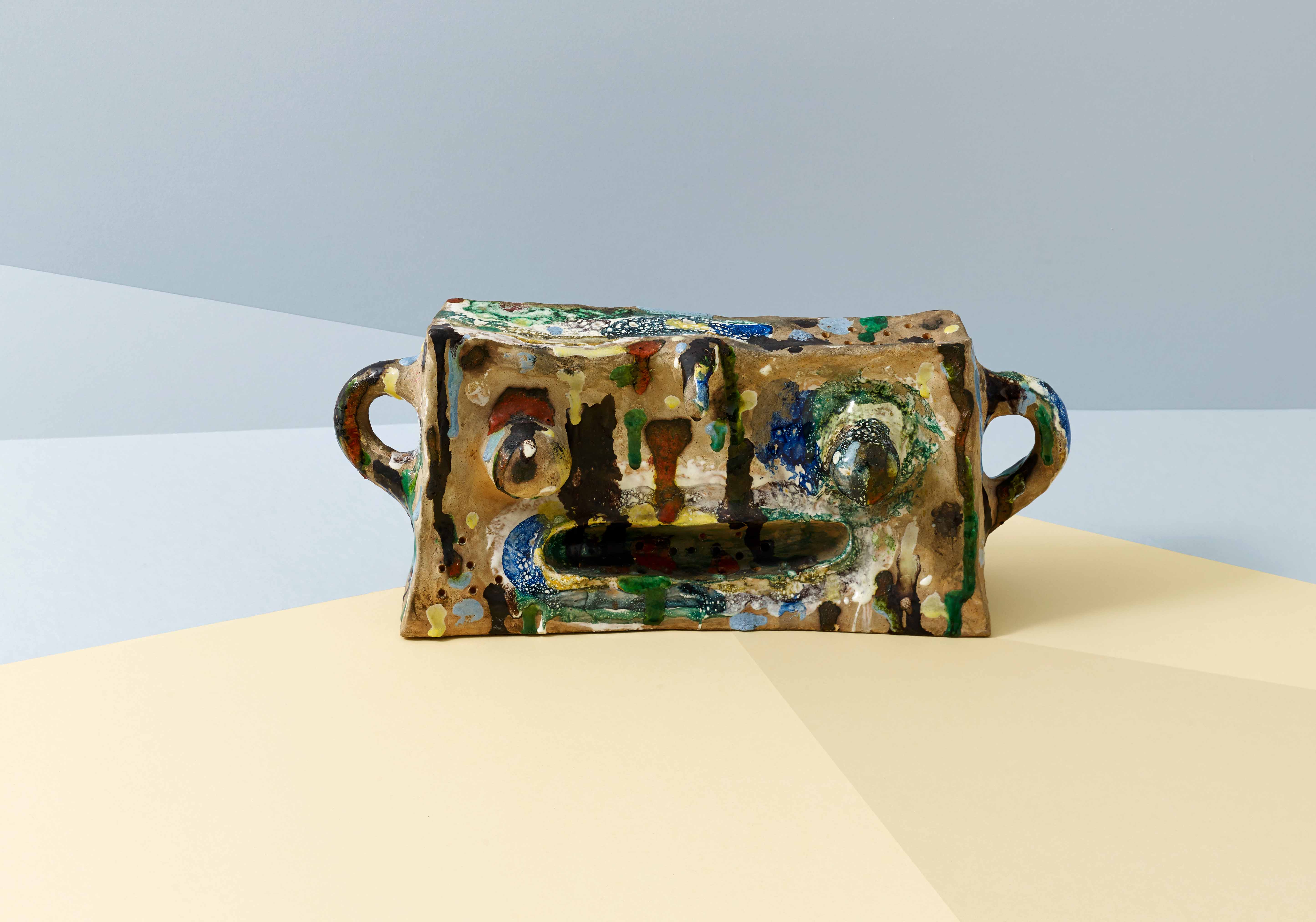 Multi-colored head, 1943 – 1946. Aardewerk / ceramic, collectie Design Museum Den Bosch / NL. © Successió Miró c/o Pictoright Amsterdam 2024