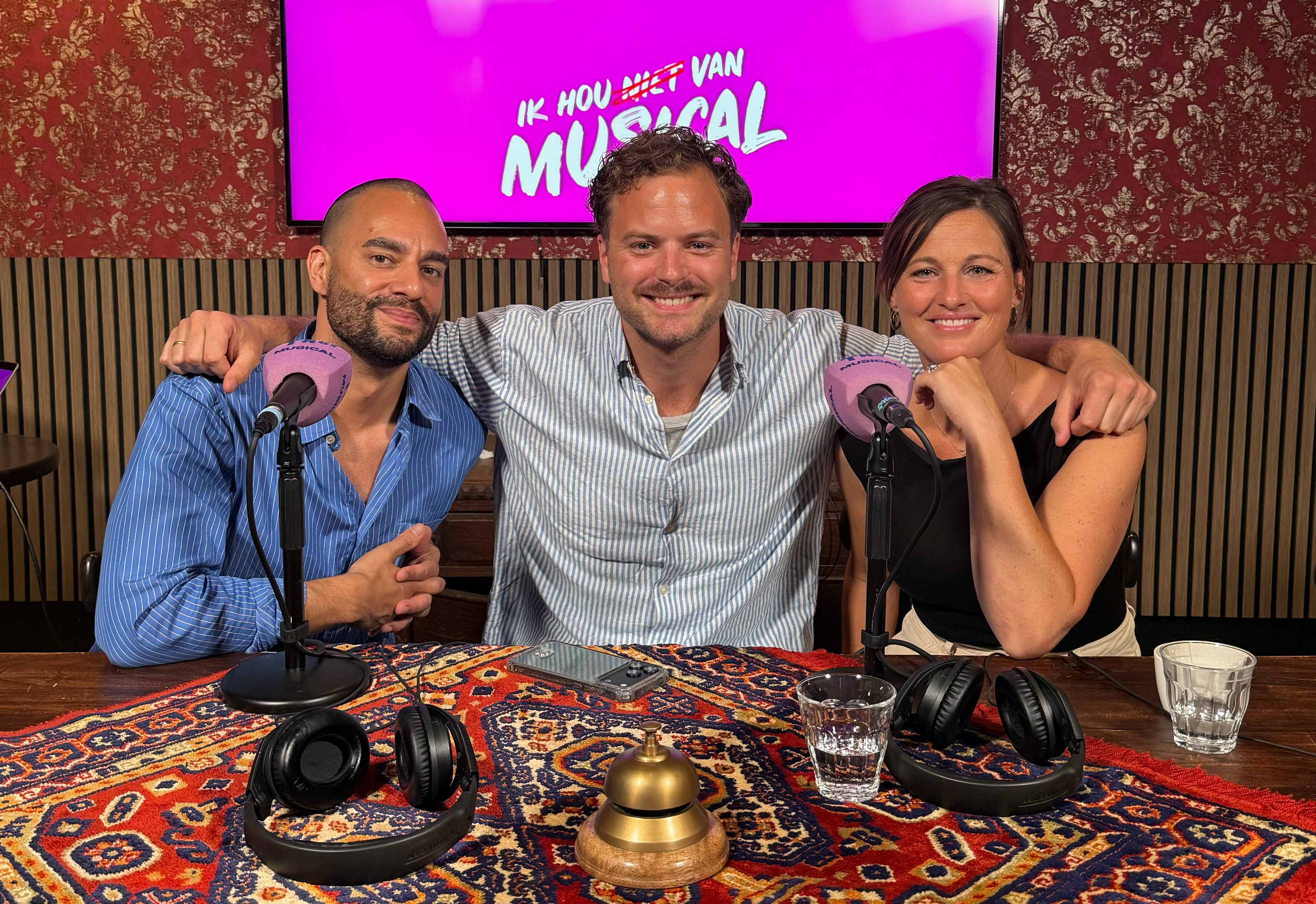Jim Bakkum eerlijk over vaderschap in de musicalwereld