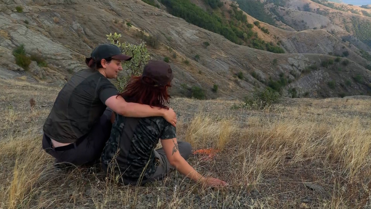 Simone en Anne maken ook tijd om van het landschap te genieten