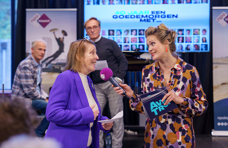 Aukelien van Hoytema en Jet Berkhout, de oude en nieuwe generatie presentatoren van 'Een goedemorgen met' 