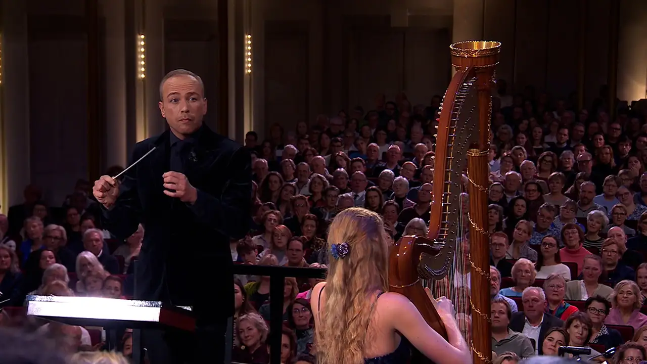 Jamai Loman en harpist Michelle Sweegers