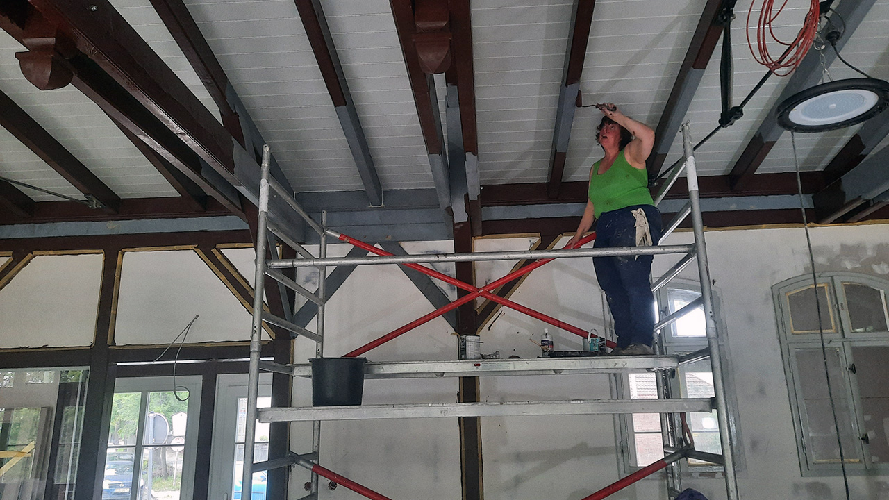 Ingrid aan het klussen