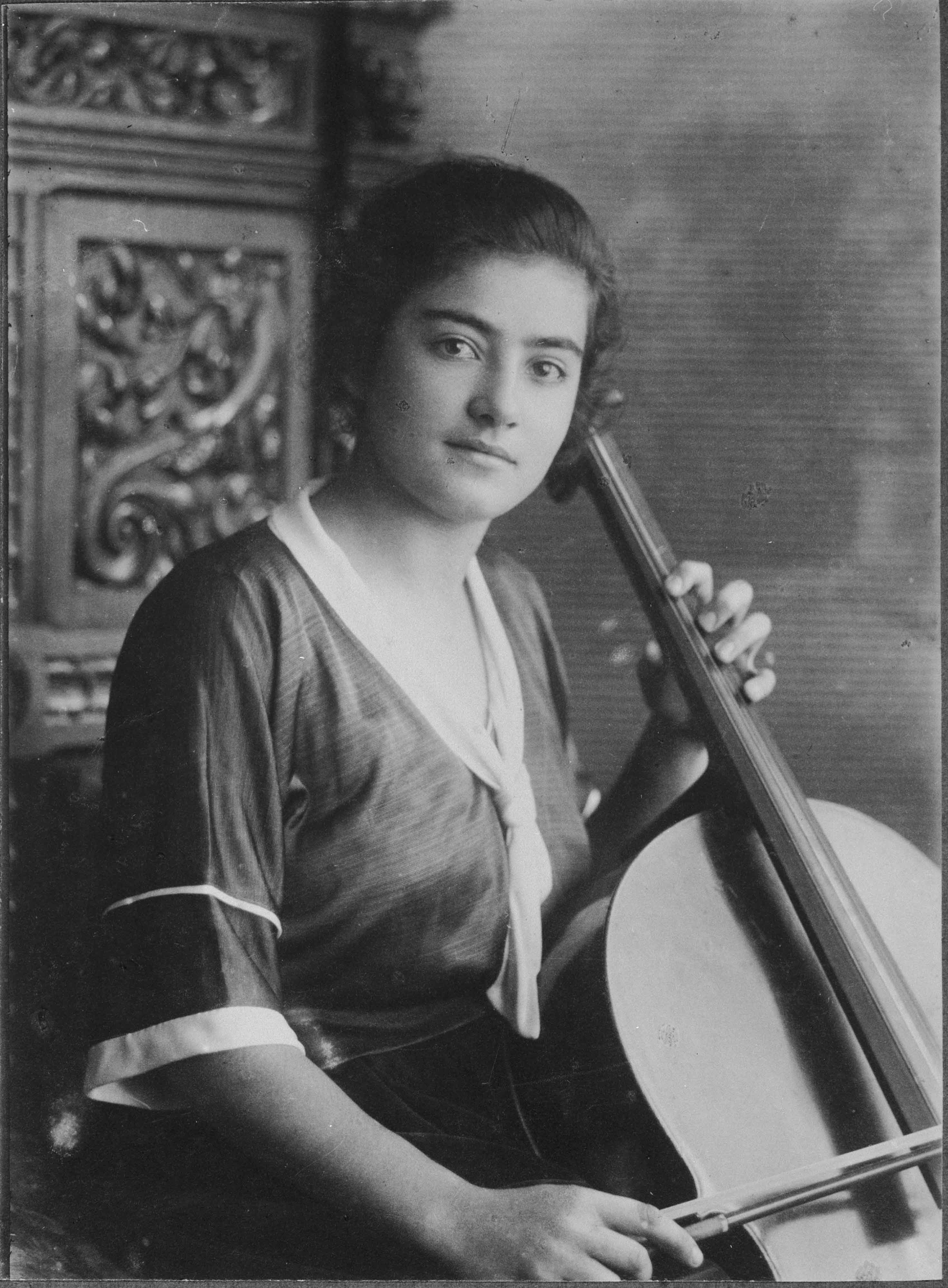 Frieda Belinfante met haar cello, ca. 1920, Collectie United States Holocaust Memorial Museum