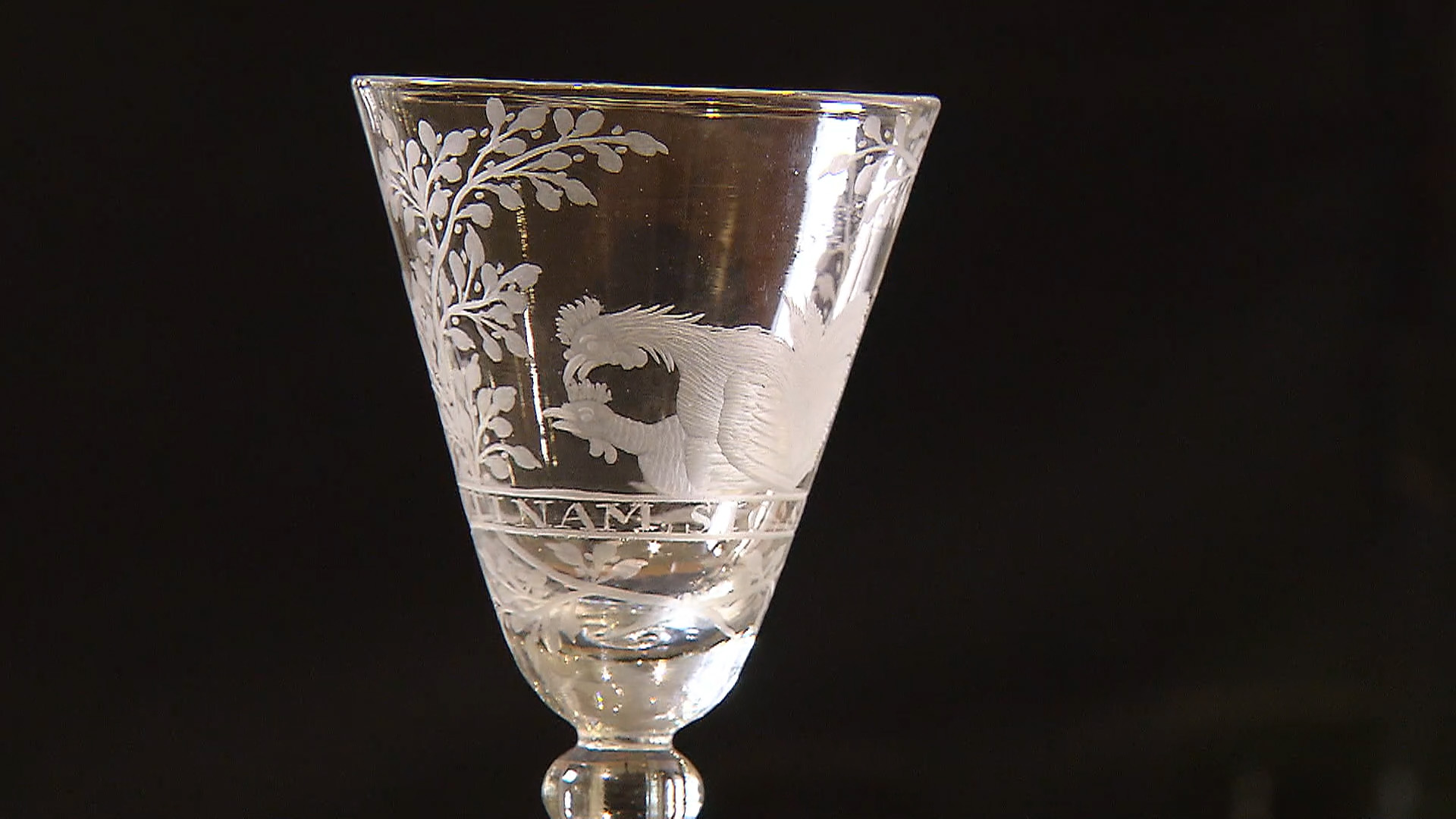 Glas met een kip en een haan