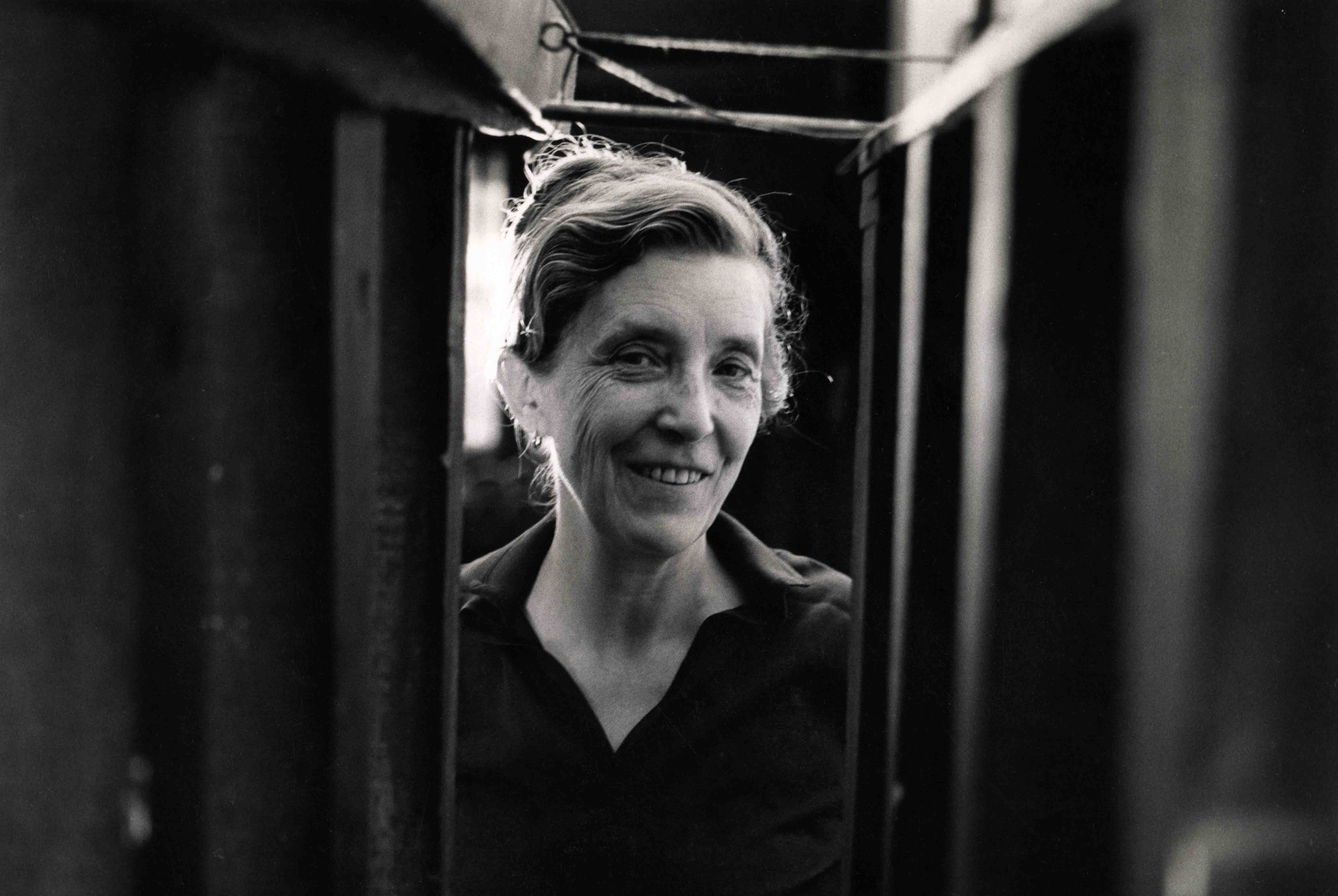 Louise Bourgeois with The Blind Leading The Blind in 1966, photograph Peter Moore © Northwestern University © The Easton Foundation_ADAGP, Paris 2025