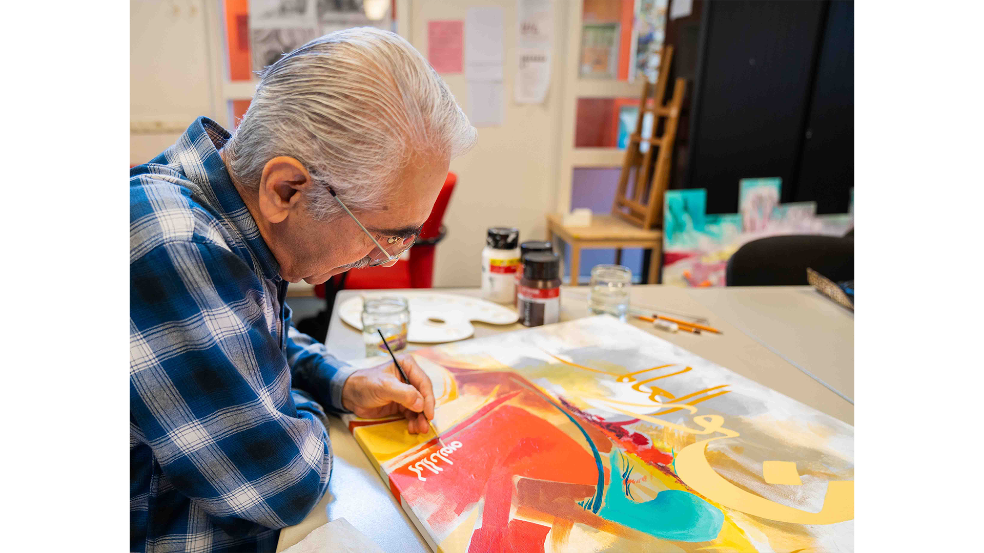 Yousif Yaqoub Kalligrafie Aan Het Schilderen