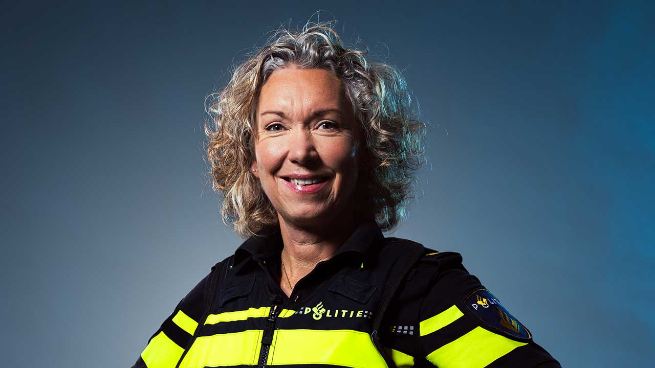 Suzanne is wijkagent op Urk