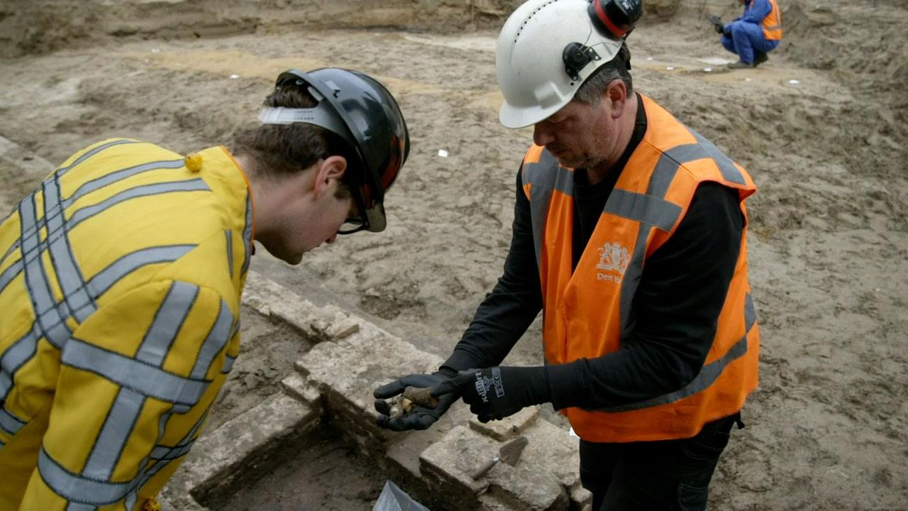 ondertussen aan de hofvijver geheimen vondsten