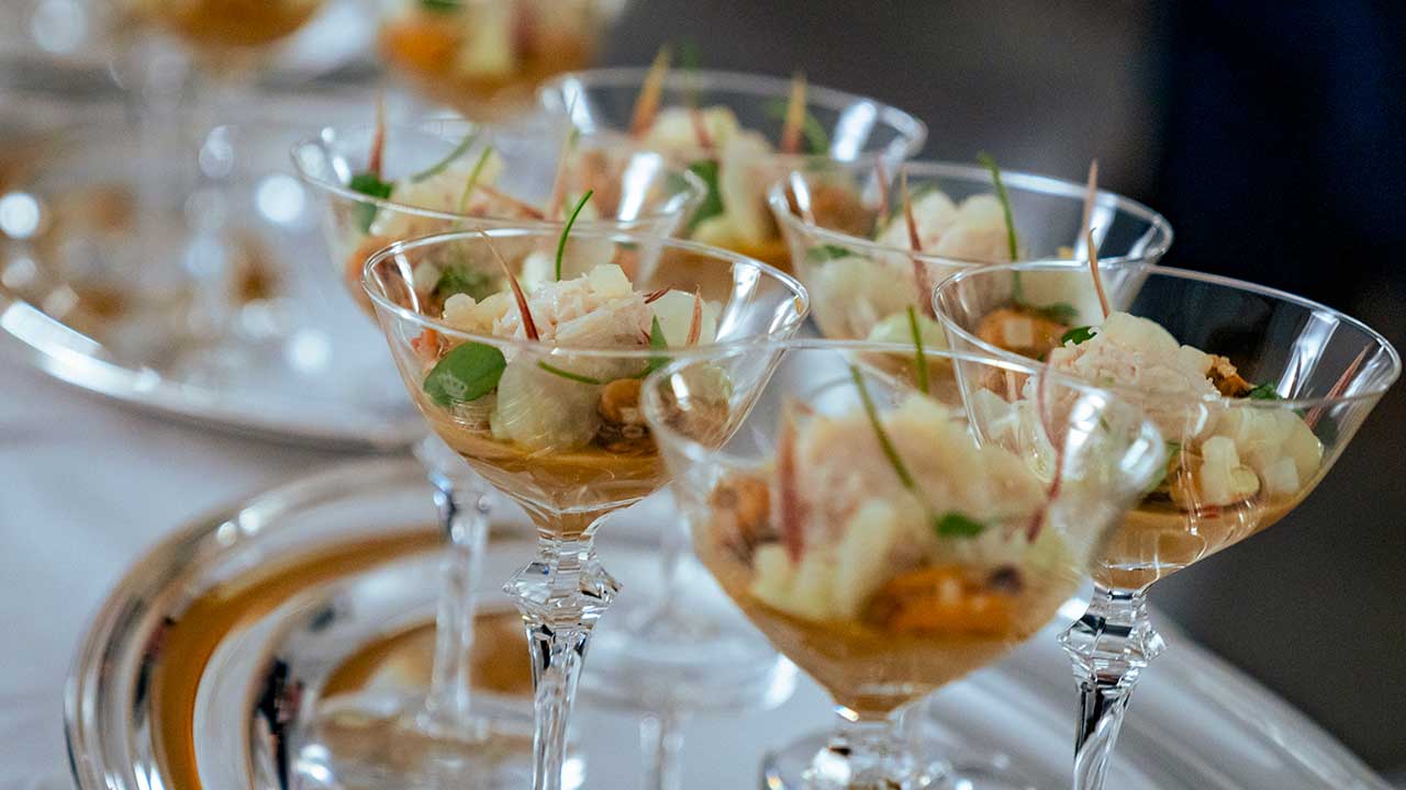 Hartige Custard Van Mossel En Krab uit Oranje Van Boven - de keukens van de koning