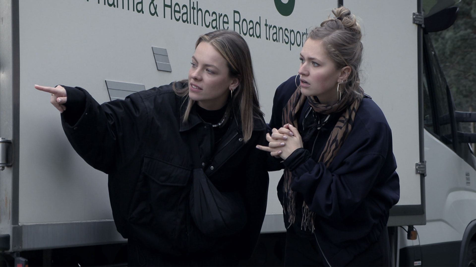 Hunted Anne en Noor op de vlucht