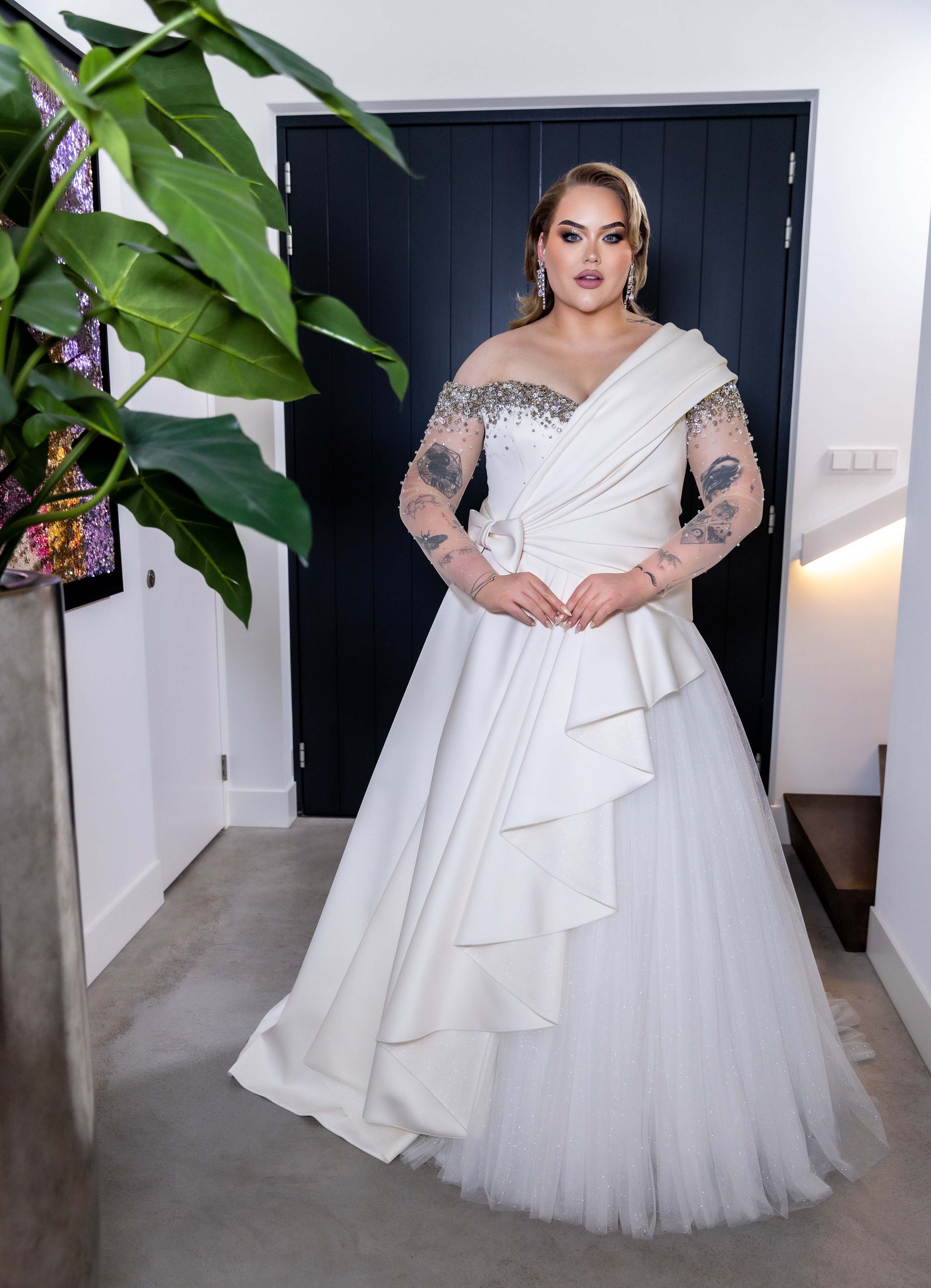 Trouwfoto Van Nikkie De Jager in Een Ontwerp Van Viktor&rolf