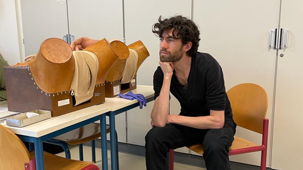 Benja Bruijning achter de schermen bij de opnames van Dag & nacht 