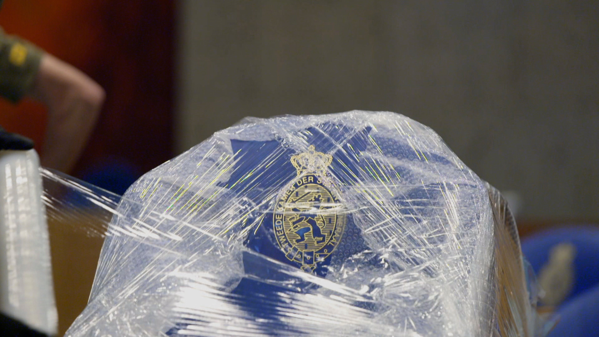 Ondertussen aan de hofvijver binnenhof ontruimt